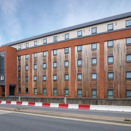 Travelodge High Wycombe Central מראה חיצוני תמונה