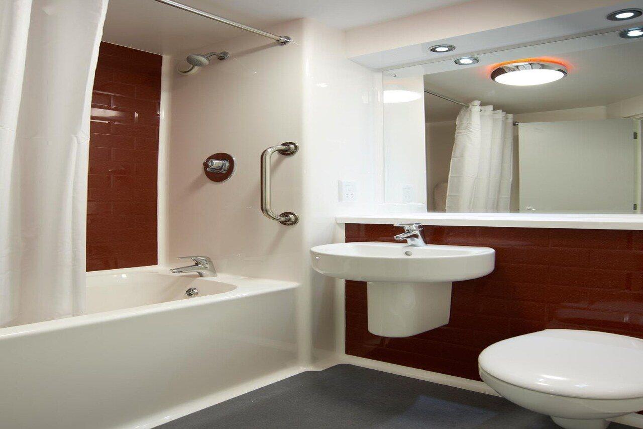 Travelodge High Wycombe Central מראה חיצוני תמונה