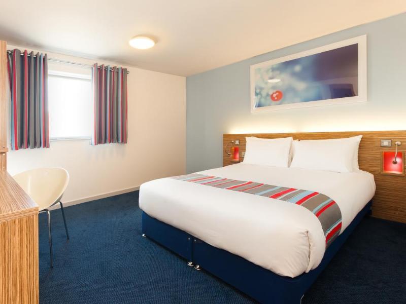 Travelodge High Wycombe Central מראה חיצוני תמונה
