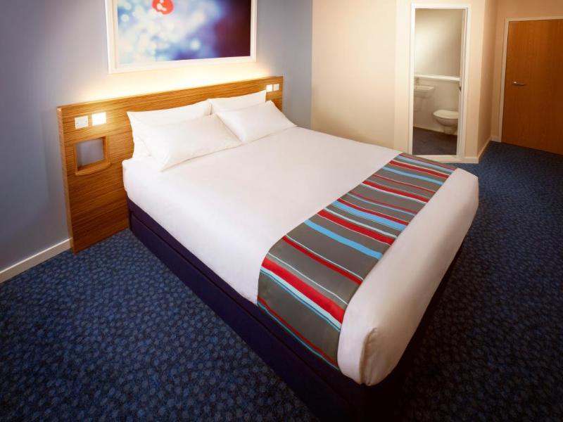 Travelodge High Wycombe Central מראה חיצוני תמונה