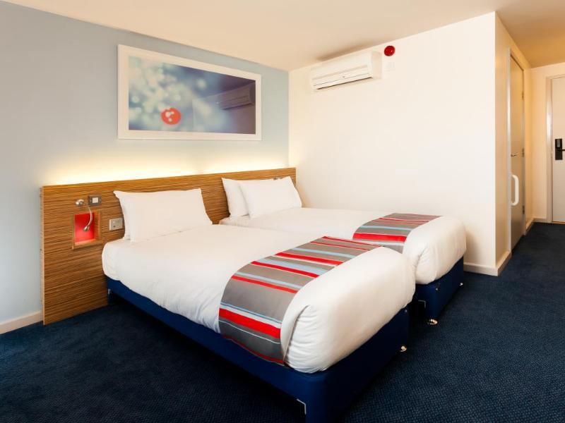 Travelodge High Wycombe Central מראה חיצוני תמונה
